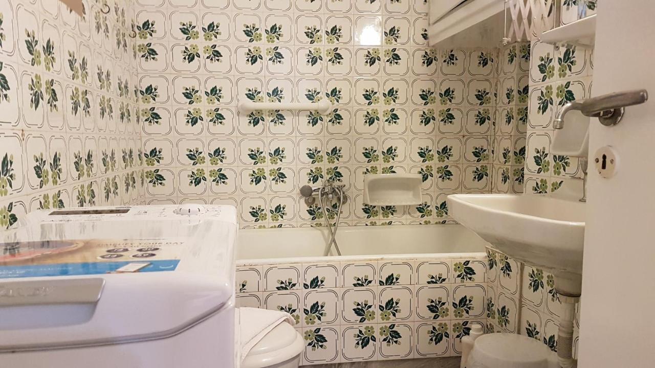 Teal Apartment - Athens Center, 4 Bd, 2 Bath Екстериор снимка